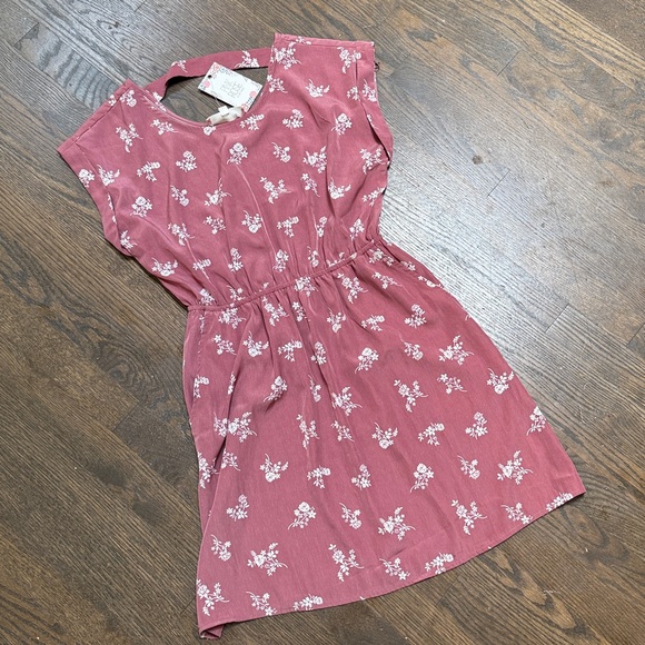 NWT WOMANS FLORAL Dress SMALL - Picture 1 of 3